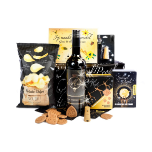 assortiment kerstpakketten met mooie serveerschaaltjes